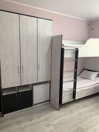 Гостевой дом Guest House Max Хмельницкий Трехместный номер эконом-класса-2
